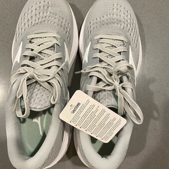 ASIC running shoes - Picture 2 of 4